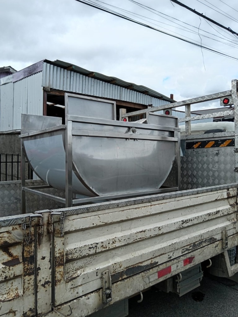 Tina de sedación 800L ART-VAC-04 en camión para despacho